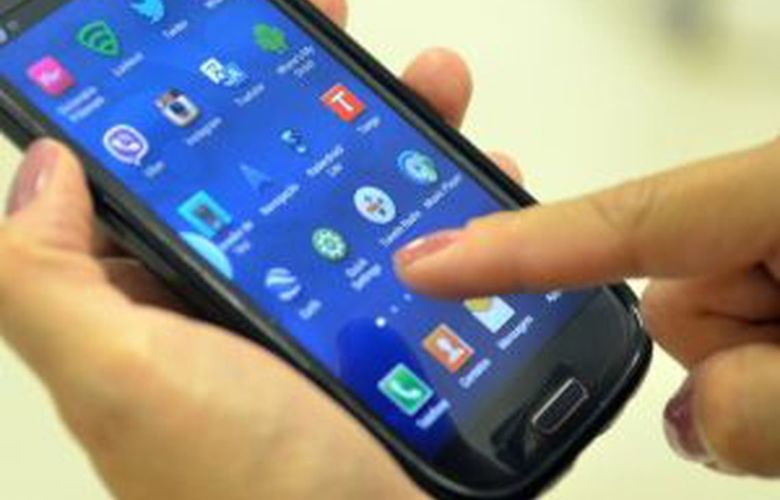 Deputada de SC cria projeto de lei para proibir o uso de celular em sala de aula