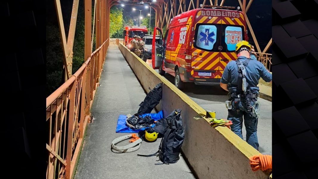 Mulher em situação de risco na Ponte Metálica é resgatada pelos bombeiros