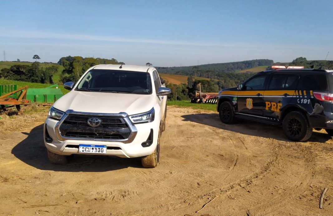 PMs de Canoinhas prendem homem que dirigia carro com placas clonadas na BR-280, em Mafra
