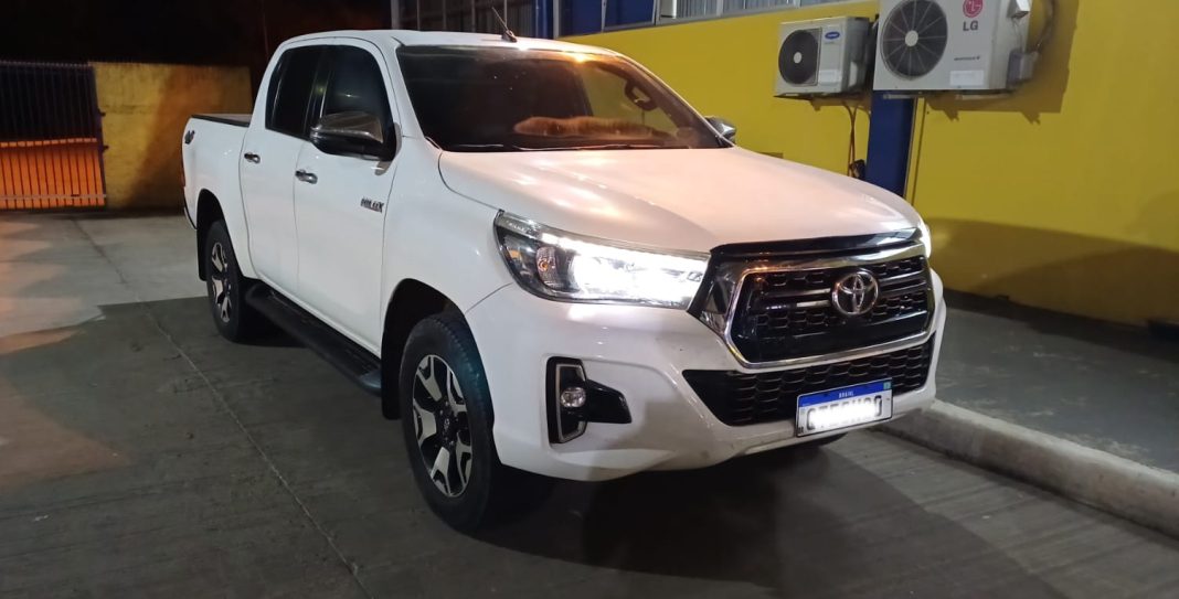 Motorista de caminhonete com placas clonadas foge da PRF em Mafra