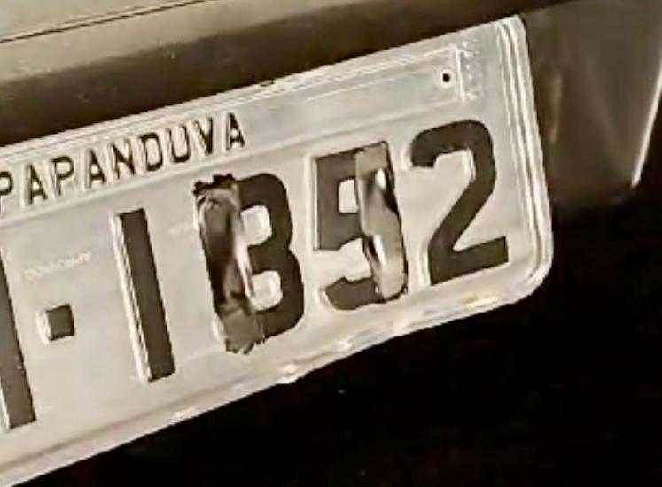 PRF flagra veículo com placa adulterada com fita adesiva, na BR 116
