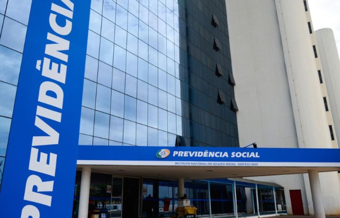 Por falta de verba, INSS suspende programa de redução de fila