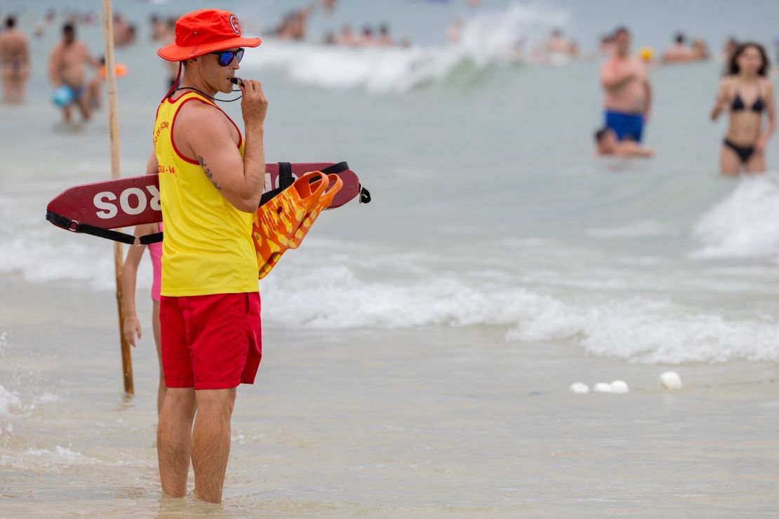 ESTAÇÃO VERÃO: CBMSC ALERTA TURISTAS PARA UM CARNAVAL MAIS SEGURO