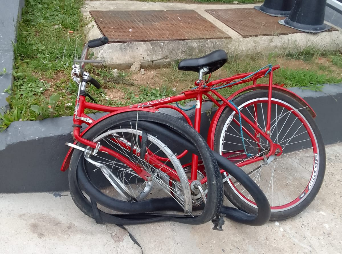 Acidente entre bicicleta e moto no centro de Mafra