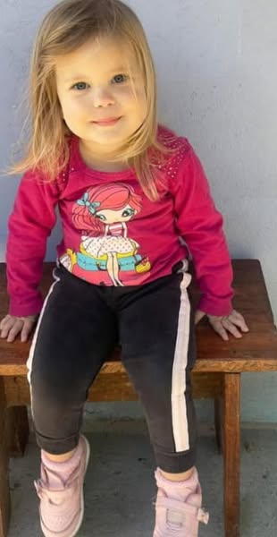 Criança de 4 anos morta a golpes de faca dentro da própria residência em Mafra será sepultada nesta terça-feira (14)